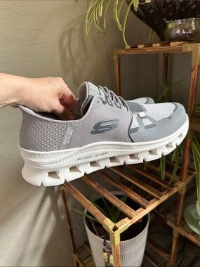 Skechers Men's Glide-Step slip ins Sneaker in Light Gray and White 10 wide fit